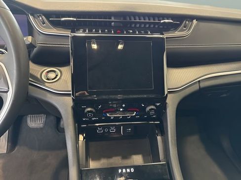 Used 2023 Jeep Grand Cherokee Altitude image 12