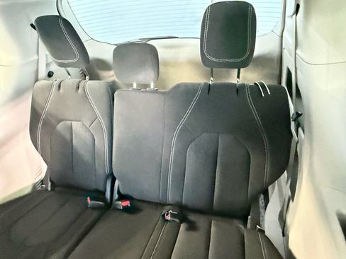 Used 2023 Chrysler Voyager LX FWD image 9