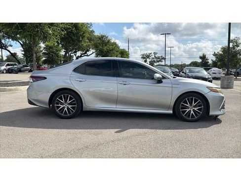 Used 2021 Toyota Camry XLE w/ Cold Weather Package FWD image 4