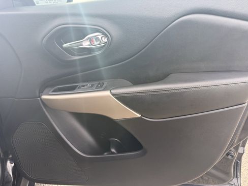 Used 2018 Jeep Cherokee Limited image 43