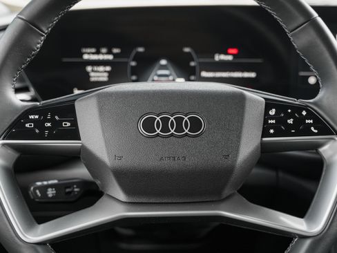 Certified 2025 Audi Q5 Premium w/ Convenience Package image 17