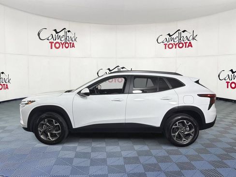 Used 2025 Chevrolet Trax LT w/ LT Convenience Package FWD image 5