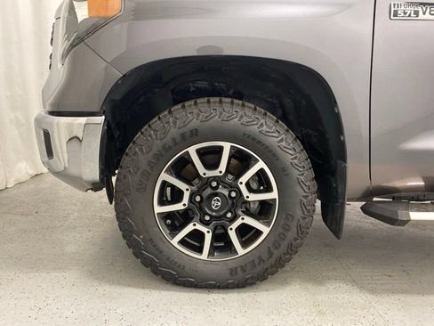 Used 2021 Toyota Tundra SR5 w/ SR5 Leather Package AWD/4WD image 9