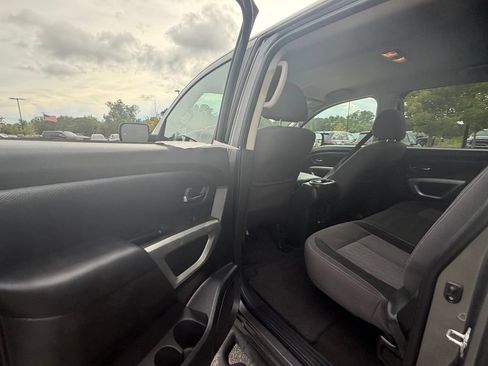 Used 2021 Nissan Titan SV w/ SV Convenience Package RWD image 40
