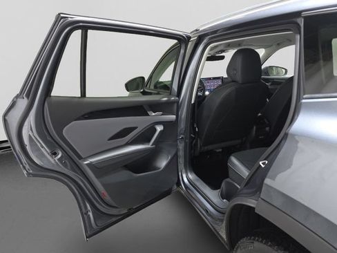 Certified 2025 Volkswagen Tiguan SE AWD/4WD image 25