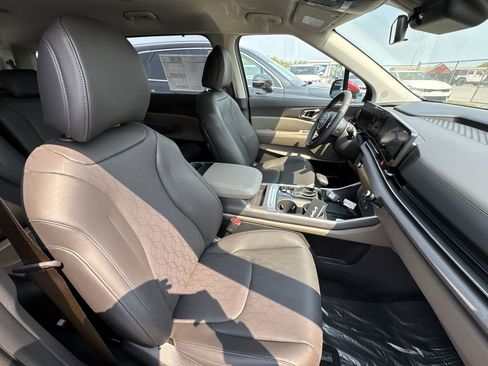 New 2026 Kia Carnival EX FWD image 25