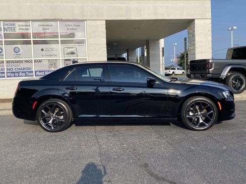Used 2021 Chrysler 300 Touring w/ Sport Appearance Package RWD image 10