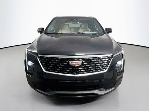 Used 2025 Cadillac XT4 Premium Luxury FWD image 2