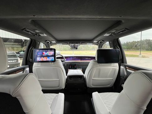 Used 2025 Cadillac Escalade Sport Platinum w/ LPO, ONYX Package image 16