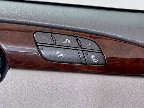 Used 2010 Buick Lucerne CXL FWD image 18