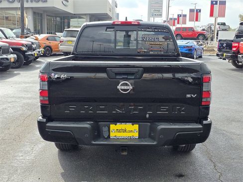 Used 2022 Nissan Frontier SV image 5