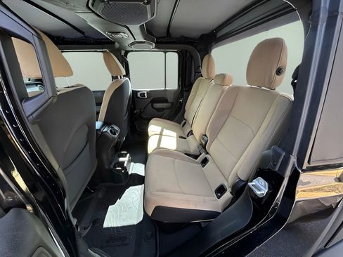 Certified 2023 Jeep Gladiator Sport w/ Trailer Tow Package image 22