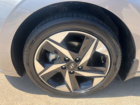 Used 2023 Hyundai Elantra Limited FWD image 9