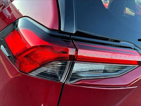 Used 2019 Toyota RAV4 XLE Premium image 30