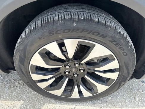 Used 2025 Ford Explorer Platinum w/ LUX Leather Package AWD/4WD image 29