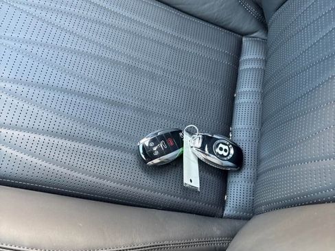 Used 2022 Bentley Flying Spur Plug-In Hybrid AWD/4WD image 4