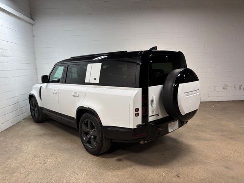 Used 2023 Land Rover Defender 110 X-Dynamic SE AWD/4WD image 9