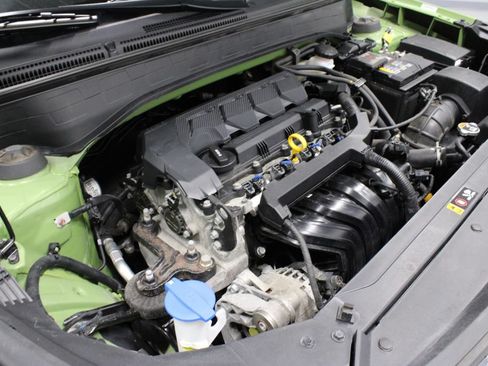 Used 2024 Hyundai Venue SEL FWD image 17