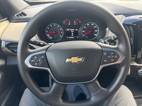 Used 2023 Chevrolet Traverse LS image 12