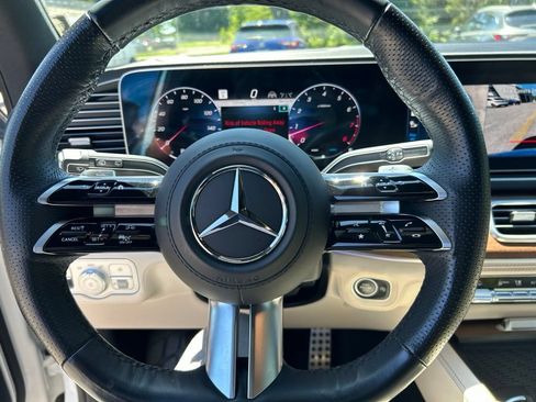 Used 2025 Mercedes-Benz GLS 580 4MATIC image 10