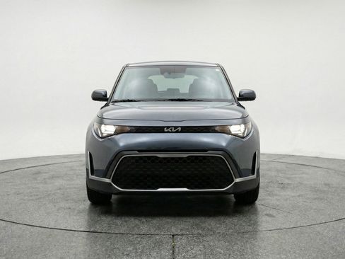 Used 2025 Kia Soul LX w/ LX Technology Package FWD image 2
