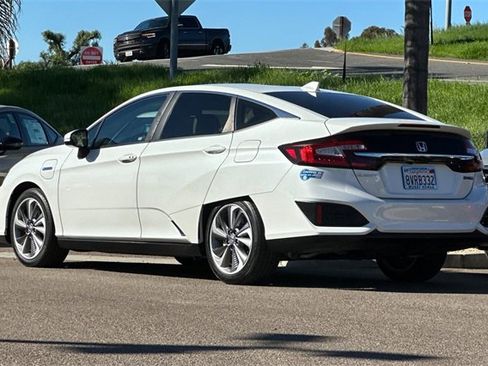 Certified 2021 Honda Clarity Plug-In Hybrid image 8