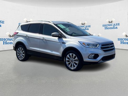 Used 2017 Ford Escape Titanium image 10
