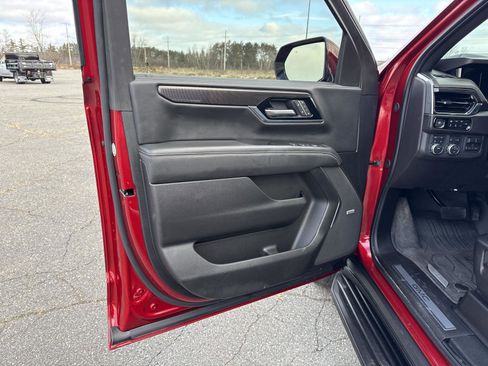 Used 2025 GMC Yukon Elevation w/ Elevation Premium Package image 9