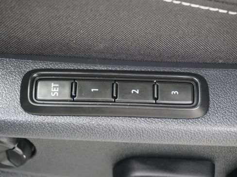 Used 2022 Volkswagen Tiguan SEL R-Line image 16