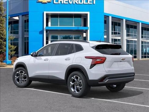 New 2026 Chevrolet Trax LT w/ Driver Confidence Package FWD image 3