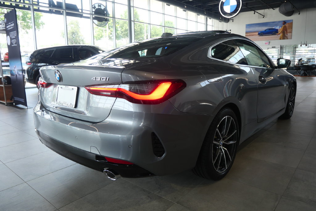 Used 2026 BMW 430i Coupe w/ Parking Assistance Package RWD image 5