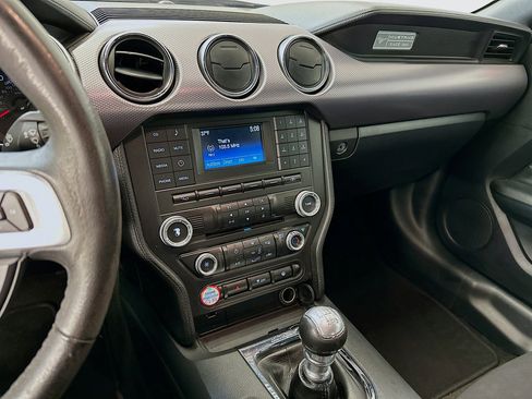 Used 2015 Ford Mustang Coupe RWD image 25