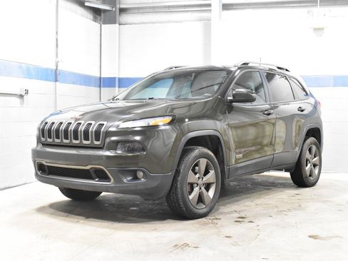 Used 2017 Jeep Cherokee Latitude AWD/4WD image 2