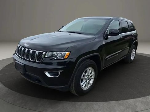 Used 2019 Jeep Grand Cherokee Laredo AWD/4WD image 3
