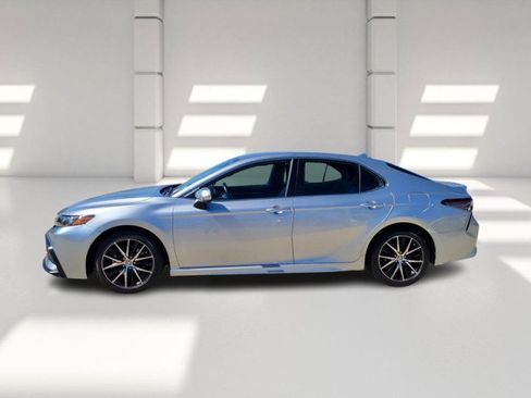 Used 2021 Toyota Camry SE image 5