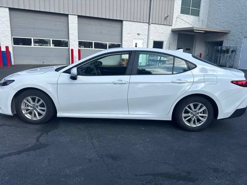 Used 2025 Toyota Camry LE FWD image 8