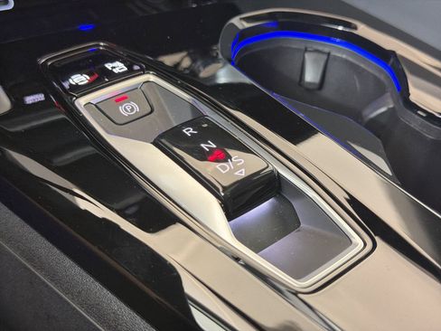 Used 2025 Audi Q5 Premium w/ Convenience Package image 17