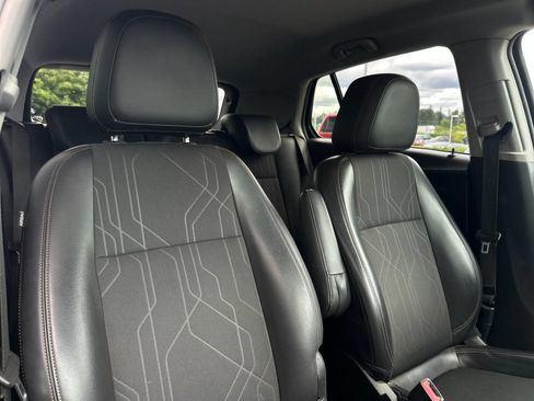 Used 2019 Chevrolet Trax LT w/ LT Convenience Package FWD image 15