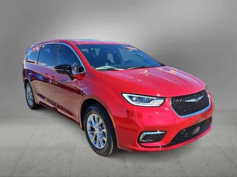 New 2026 Chrysler Pacifica Limited AWD/4WD image 2