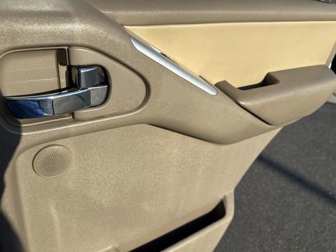 Used 2008 Nissan Pathfinder SE w/ Leather Pkg image 22