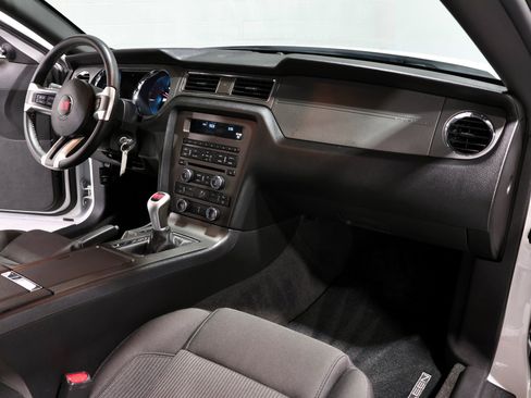 Used 2013 Ford Mustang GT RWD image 16