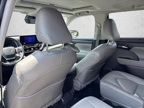 Used 2023 Toyota Highlander XLE AWD/4WD image 21