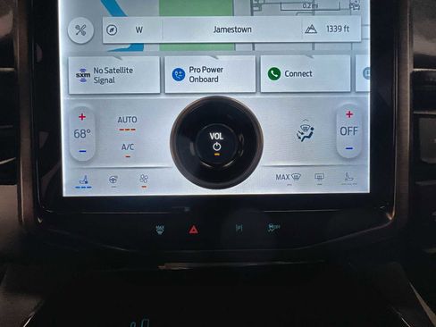 Used 2022 Ford F150 Lightning Lariat image 17