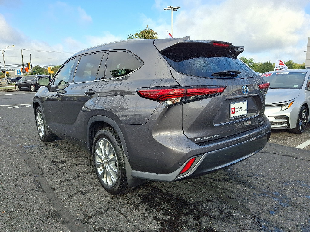 Certified 2021 Toyota Highlander Limited AWD/4WD image 4