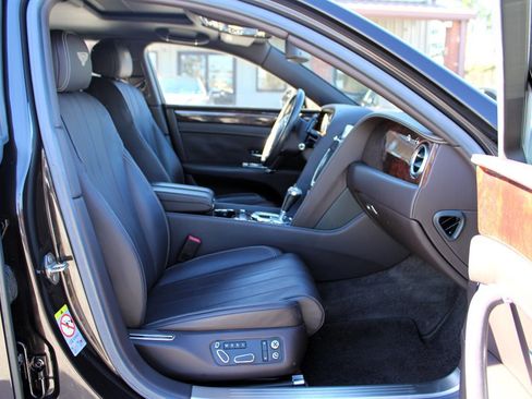 Used 2015 Bentley Flying Spur W12 image 18