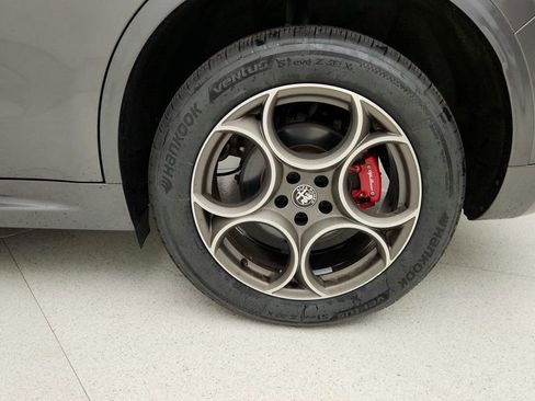 Used 2022 Alfa Romeo Stelvio Ti image 9