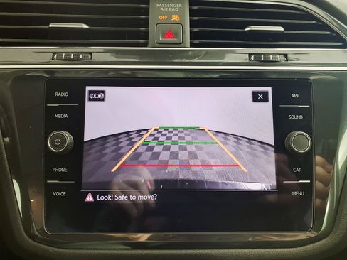 Used 2022 Volkswagen Tiguan SE w/ Panoramic Sunroof Package AWD/4WD image 19