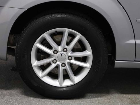 Used 2016 Dodge Grand Caravan SXT image 41