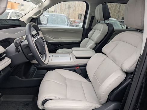 Certified 2025 Lincoln Navigator Reserve image 24