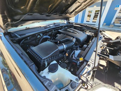 Used 2017 Toyota Tacoma TRD Off-Road w/ Tow Package image 31